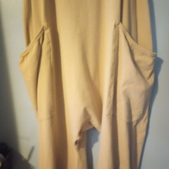 Oversized spaghetti strap romper with large front pockets and adjustable… - Picture 3 of 9